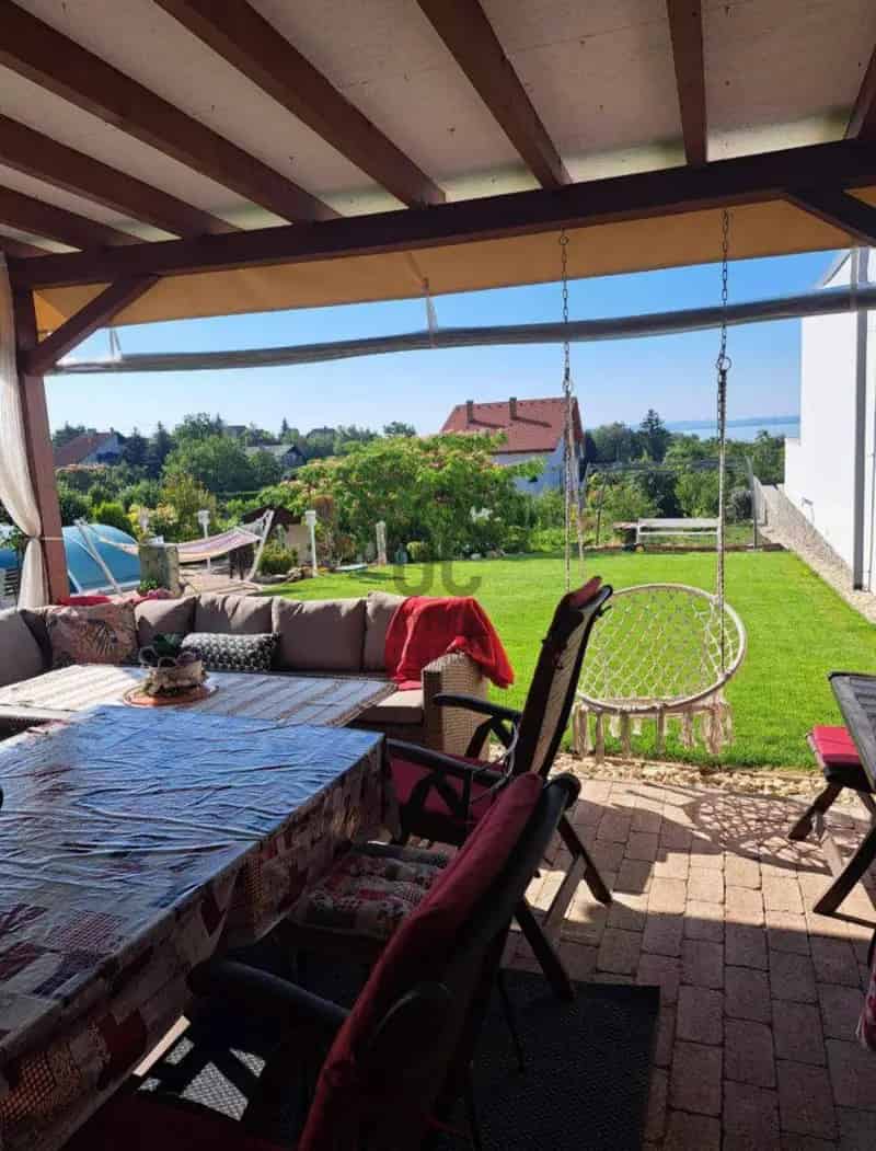 Csopaki panorámás parasztház eladó 40nm apartmannal és medencével