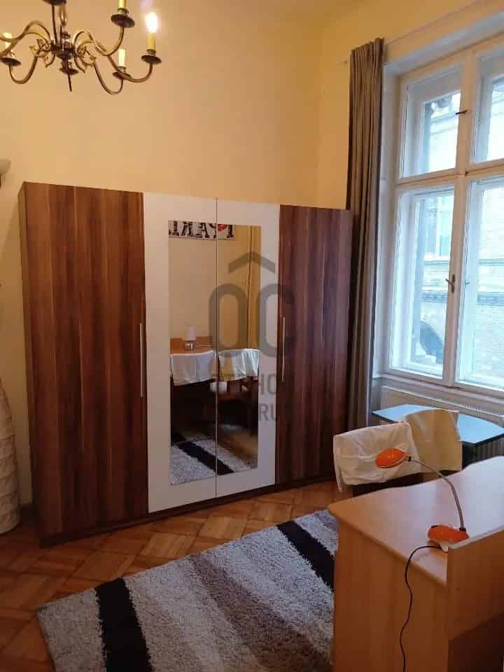81 nm-es 3 szobás lakás eladó a Corvin negyedben