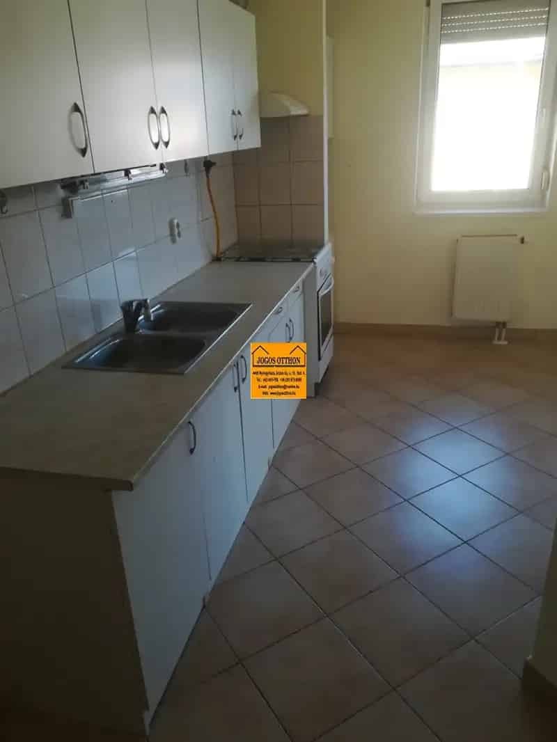 Eladó 50 nm-es tégla lakás Nyíregyházán