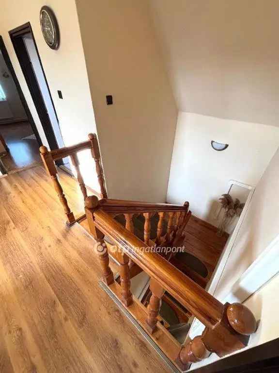 160m2 4 szobás családi ház Miskolc-Szirmán