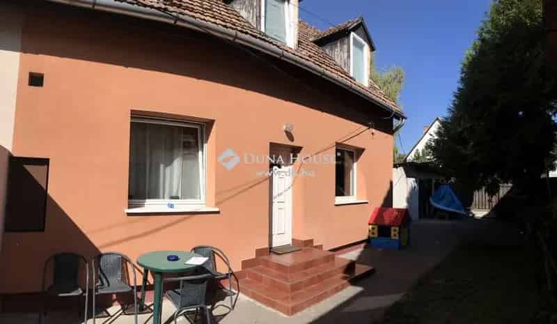 81 nm-es ikerház eladó Budaörsön