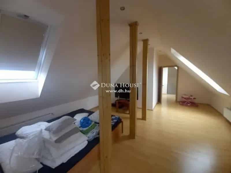Vecsés 265nm 6 szobás családi ház napelemmel jacuzzival