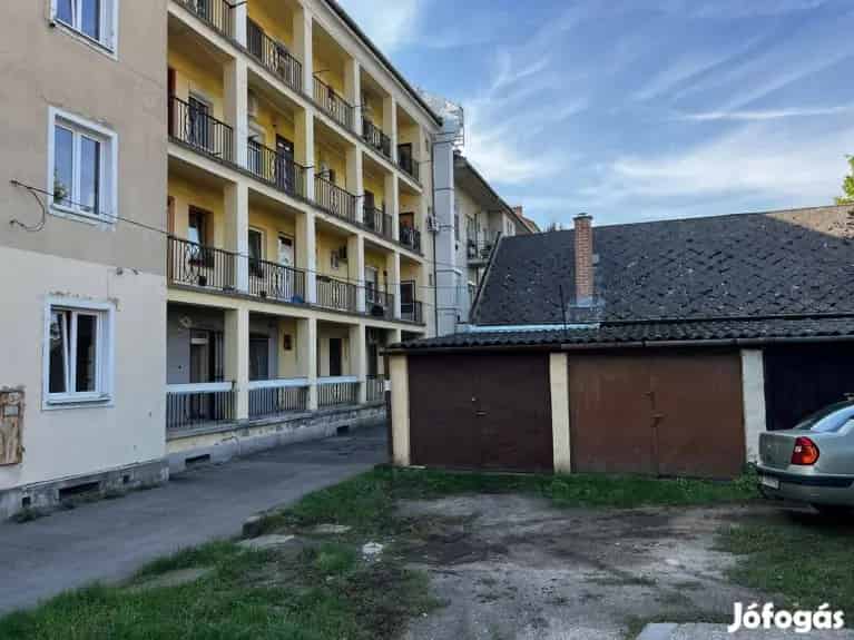 Eladó garázs Kecskemét belvárosában