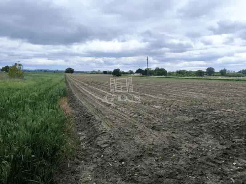 9271 nm-es szántóföld eladó Pócsmegyeren