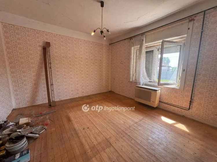 Felujitando családi ház Hosszúpályin 2259 m2-es telken