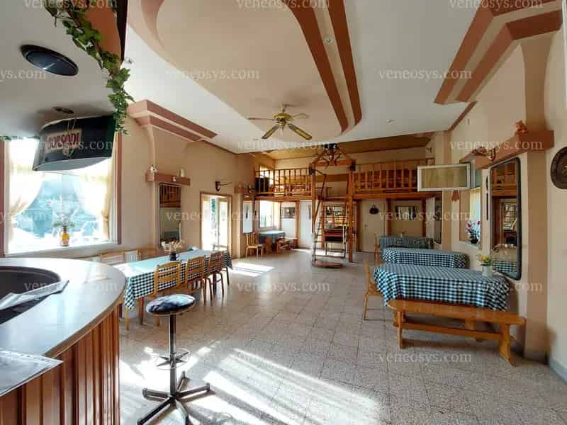 Mogyorosbanya 220 m2-es ingatlan elado