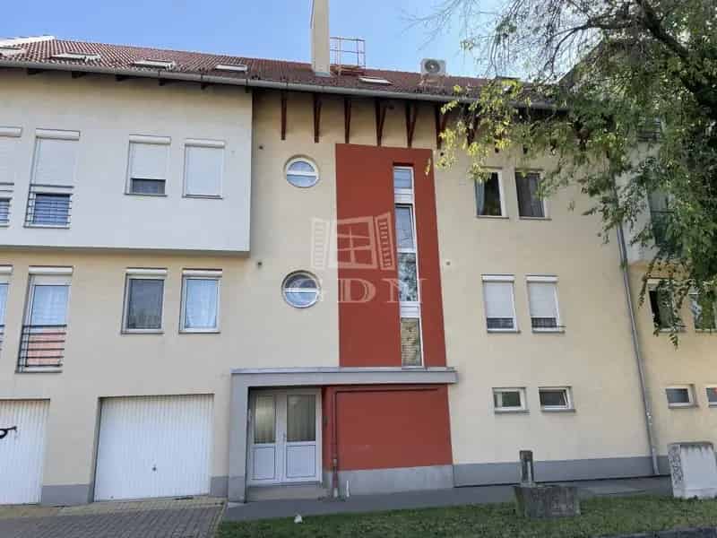 Udvari garázs kiadó Szegeden a Bem u-ban