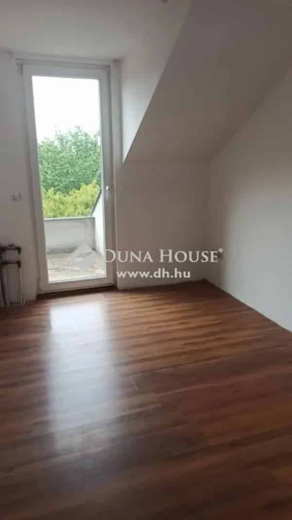 Herceghalom 140nm-es 2 szintes családi ház eladó