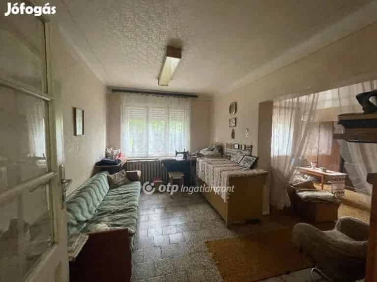 Abasári 110 nm-es ház eladó felújítandó