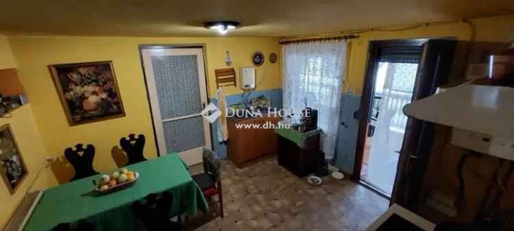 Dombóvári családi ház eladó - Mediterrán kerttel