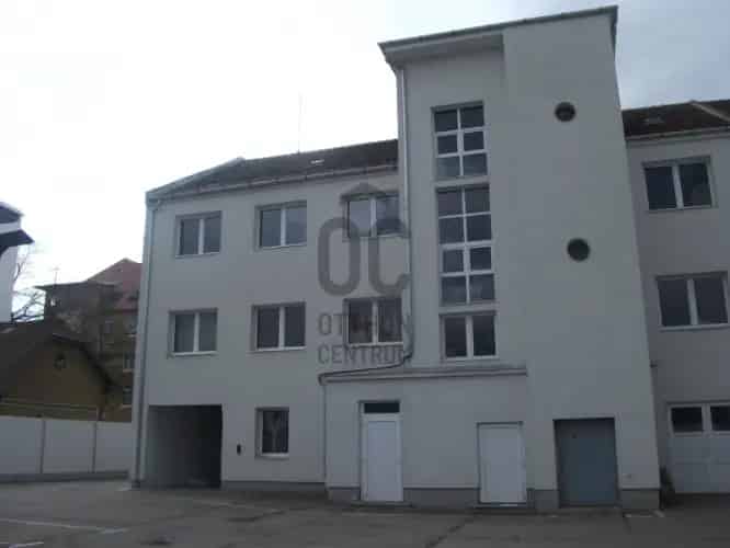 Budapest XIII kerület 2700 m2-es kereskedelmi ingatlan kiadó