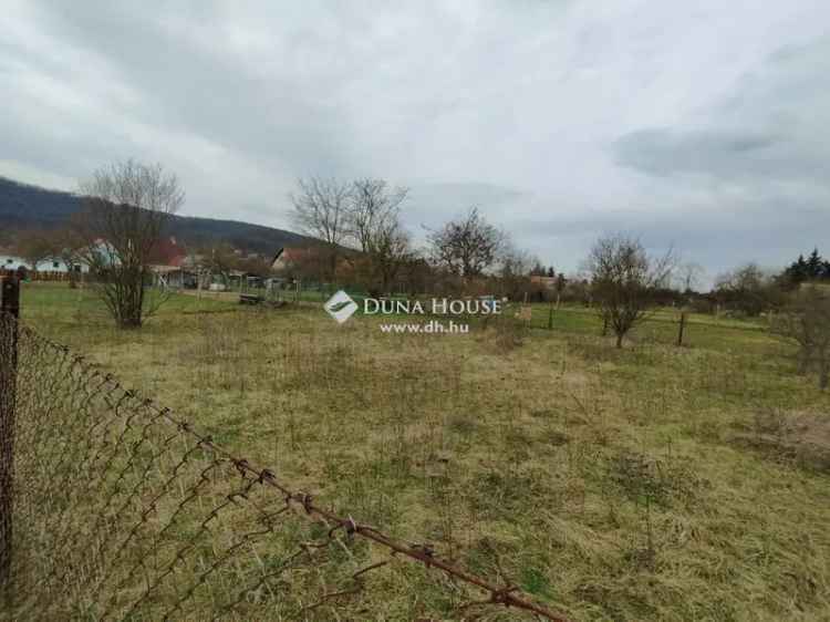 Szárliget építési telek eladó 918 m2