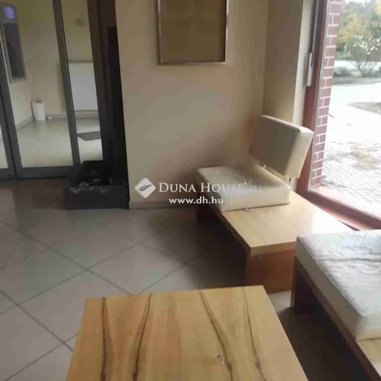 Eladó Irodaház Muronyban - 167 nm - Kiváló Elhelyezkedés