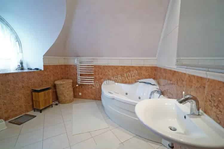 Elegáns 3 szintes ház jacuzzival és panorámás kilátással