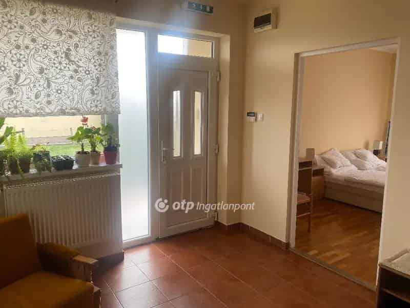 300 m2-es családi ház vendégház Szügyben eladó
