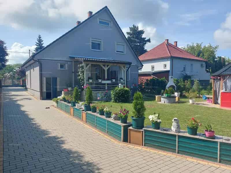 Balatonszemesei felujitott csaladhaz elado