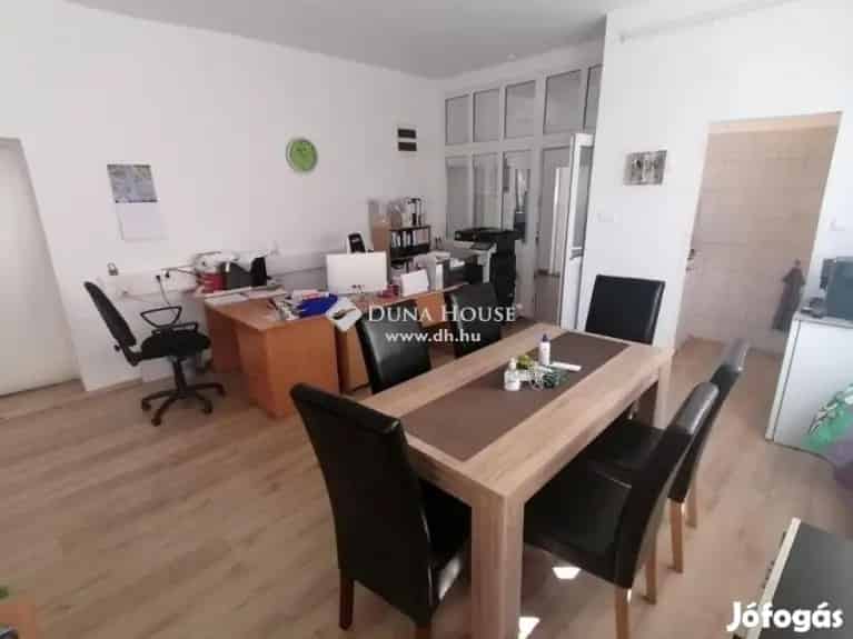 Dunaújvárosi eladó 416 nm-es ipari ingatlan
