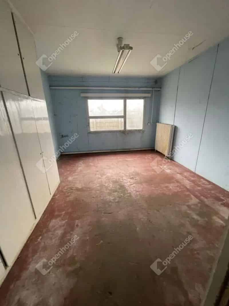 Pápai Gazdasági Ingatlan Eladó - 555 m² - Több Célra Alkalmas
