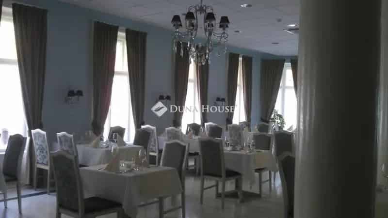 Győr Belvárosában 1136 m2-es Üzlethelyiség Eladó