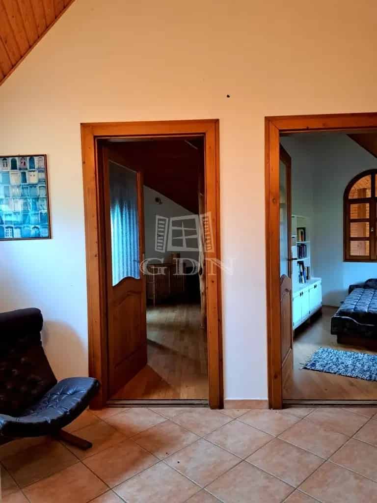 Balatonakarattyán eladó egyedi családi ház 179nm telekkel