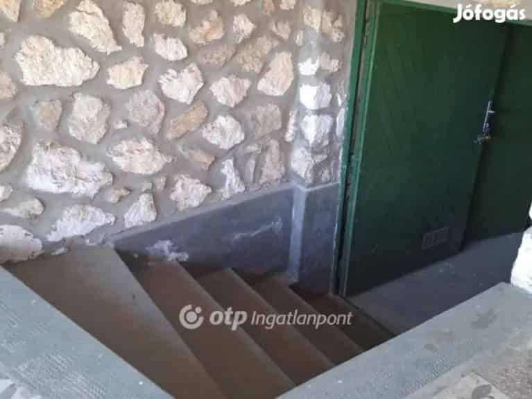Pápai Törzsökhegy Telek Eladó 1406 nm Mediterrán Pincével