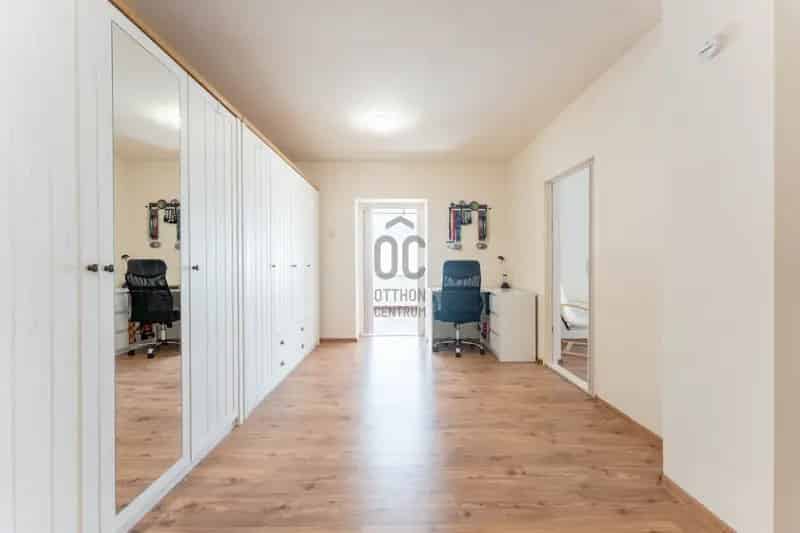 Tágas családi ház Nagylókon 2 különálló lakrész 2500 m2-es telken