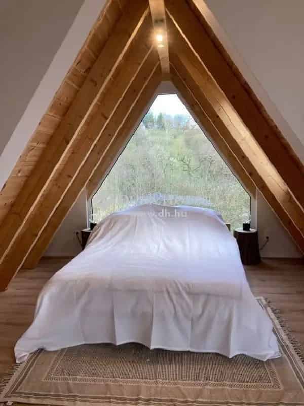 Exkluzív panorámás családi ház Zebegényben eladó