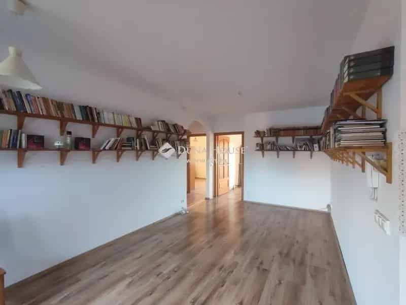 Kecskemet belvaros 70 nm-es 3 szobas erkellyes lakás garázzsal