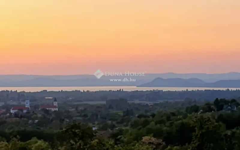 Panorámás telek eladó Kőröshegyen Balaton közelében