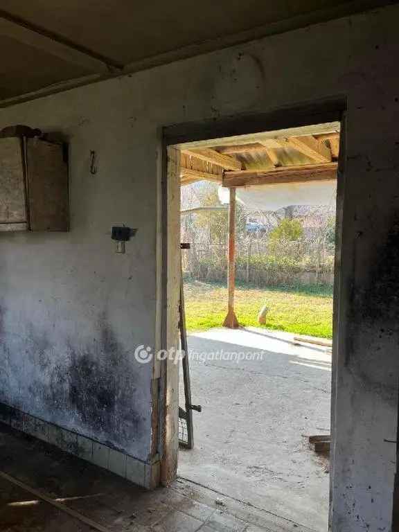 Felújítandó házikó Szekszárdon 435 nm-es telken