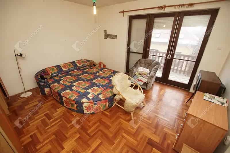 Eladó családi ház Székesfehérváron 980m2-es telken
