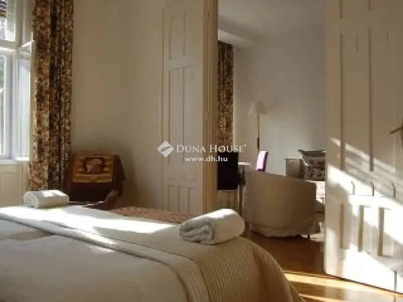 Belvárosi 3 szobás lakás eladó - 83 m2 - Terasz - Két lakássá alakítható