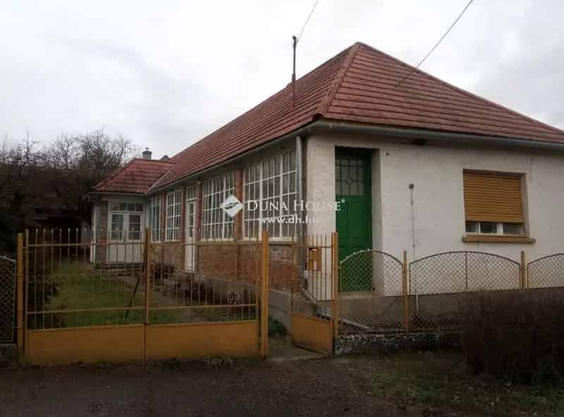 Bajnai családi ház eladó - felújítandó, nagy telek