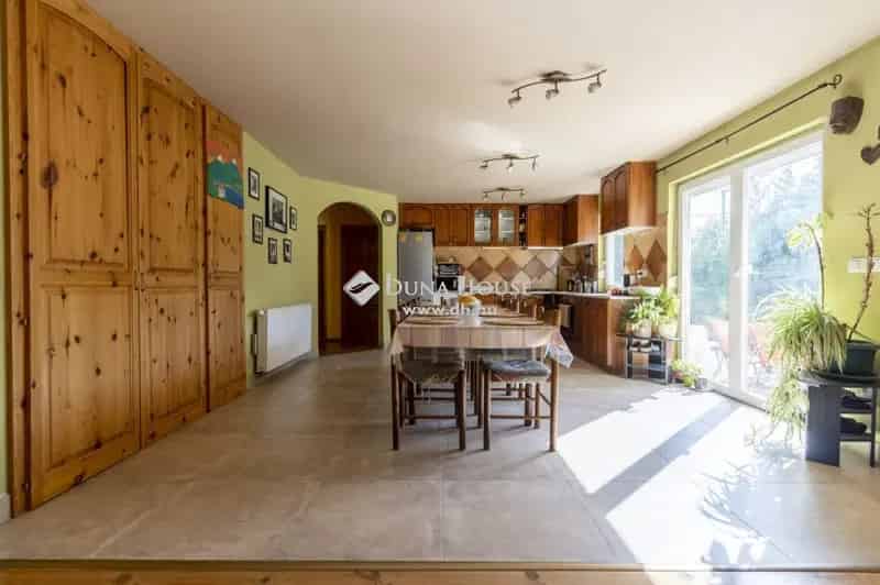 Úrhida 176m2-es 5 szobás családi ház eladó