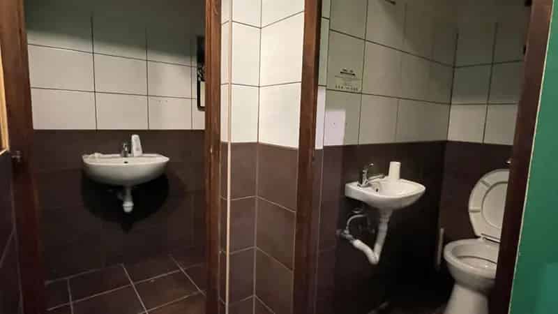 Budapest XII kerulet 102 nm-es Raktar es Uzlethelyiseg Kiado Nonprofit Szervezeteknek