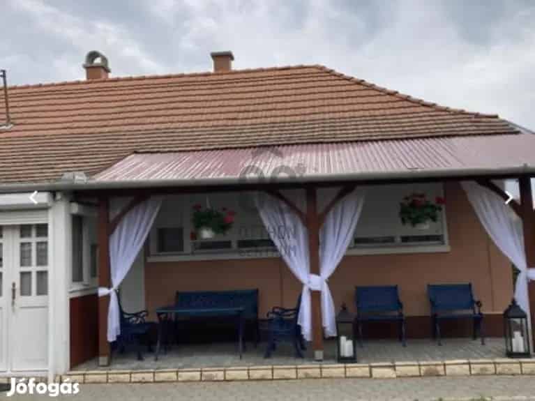 118 nm-es ház eladó Poroszlón - Vendégházként is alkalmas