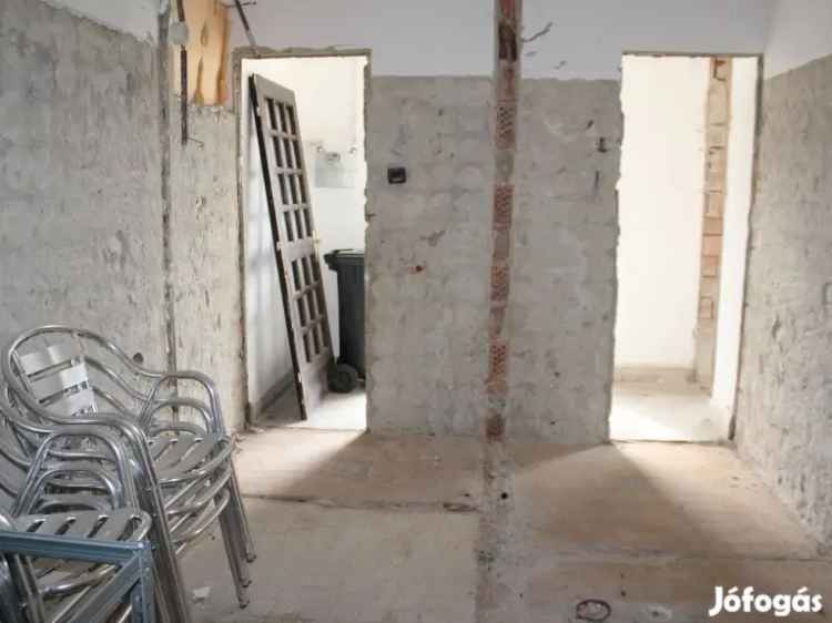 Uraiújfalui üzlethelyiség eladó 1000m2 telekkel