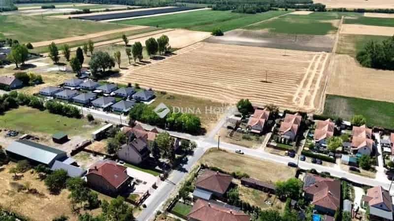 Majosháza 2724 nm-es Saroktelek Eladó - Ikerház Építésre Alkalmas