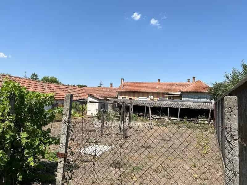 90 2 m2-es családi ház Nagykőrösön felújítandó állapotban