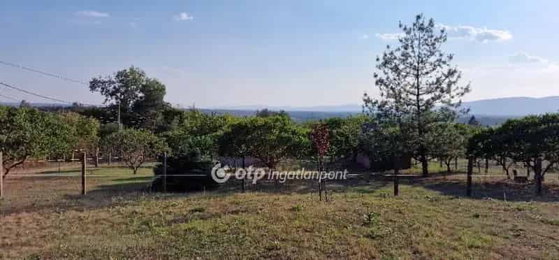 Panorámás hétvégi ház eladó zártkerti telken