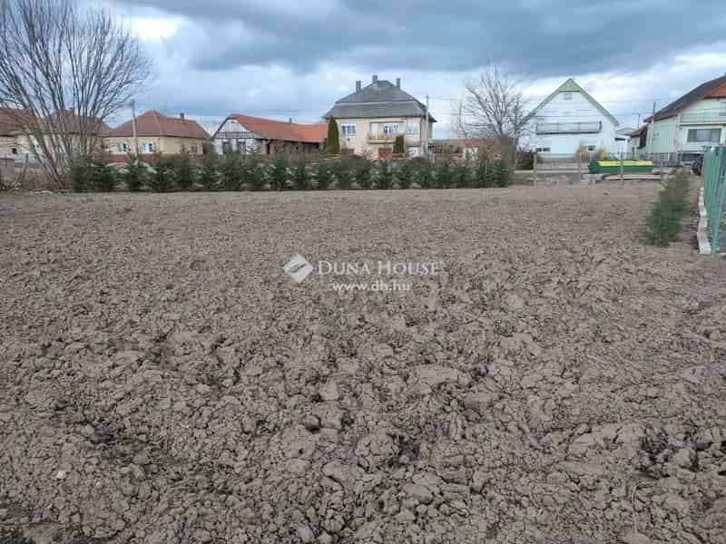 Verseg 800 m2-es Telek Eladó