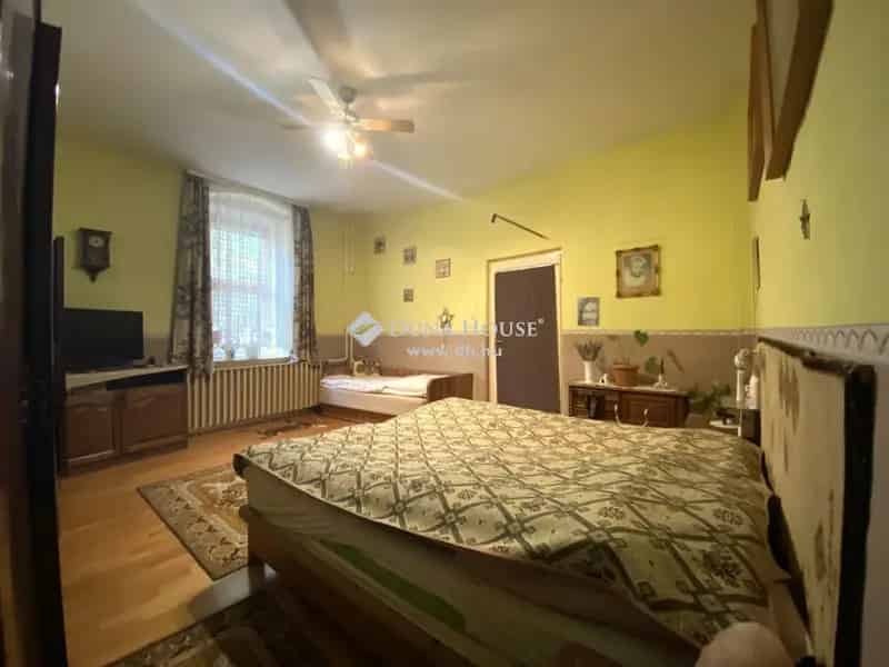 Bólyi 285 m2-es családi ház 4198 m2-es telekkel eladó