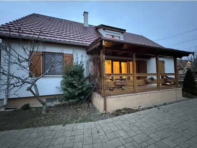 Balatonakali családi ház eladó - felújított, 134nm, garázs