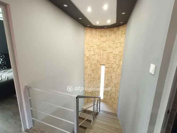 Ócsai 5 szobás családi ház 669m2 telken 100m2 pincével