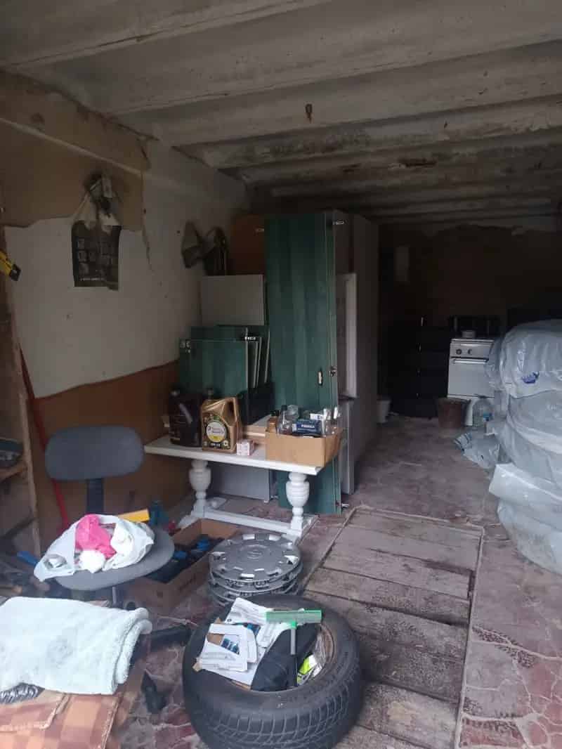 Pécs Páfrány utca 15 nm-es aknás garázs eladó