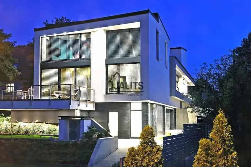 Modern Minimál Villa Budapesten - 5 Hálószoba Wellness Dupla Garázs