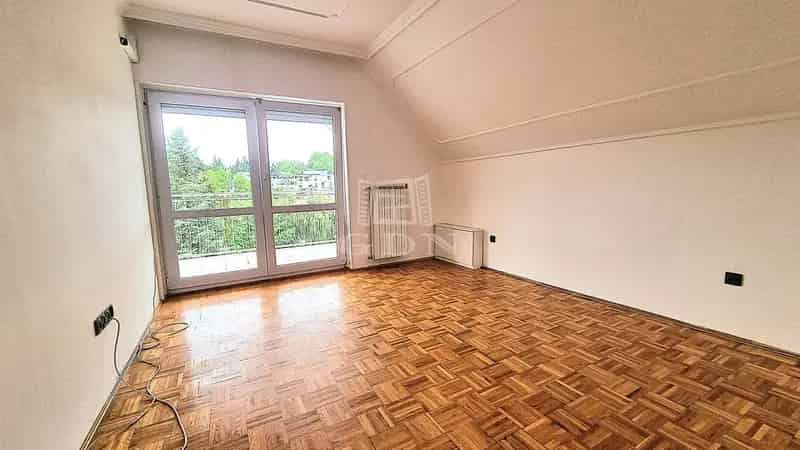 360nm-es Luxus Családi Ház Wellnesszel És 2 Állásos Garázzsal