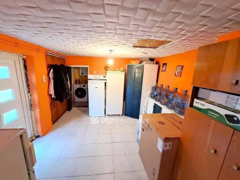 Két épületből álló tanya eladó Lajosmizsén 31000 m2 telken