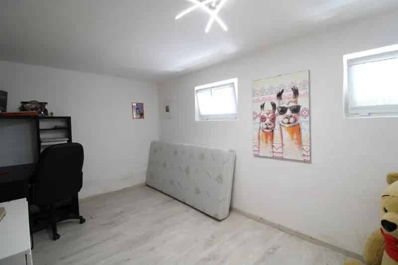 Valkói-tói tóparti nyaraló eladó - modern, napelemmel
