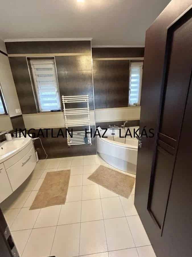 Luxus Ikerház Dunakeszin - 3 1 Hálószoba Medence Kert